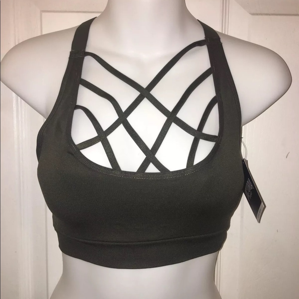 Med NWT Victoria’s Secret Strappy front sport bra